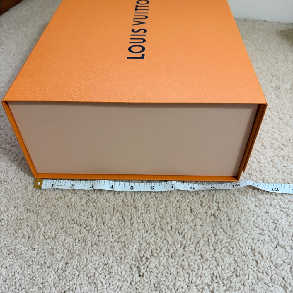 Louis Vuitton Iconic Orange Box with Festive Box Wrap - Picture 8 of 10